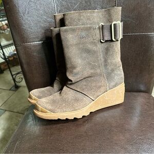 Sorel Women's Taupe Suede Wedge Boots- DAMAGED